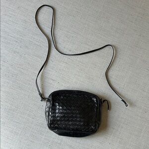 Bottega Veneta Elegant Black Woven Crossbody Bag
